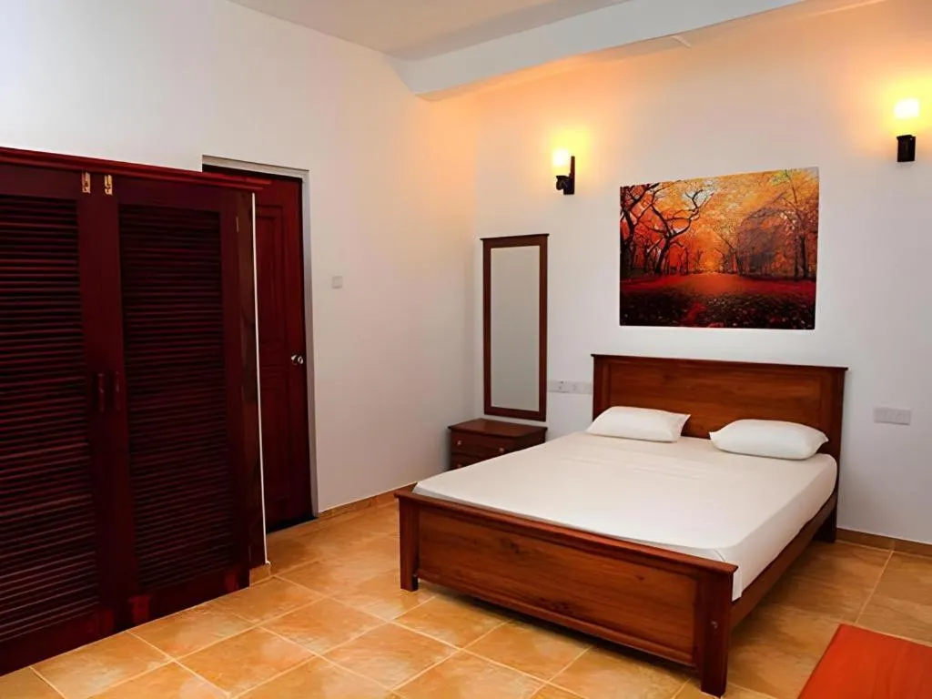 Bed in OYO 246 Roy Villa Beach Hotel