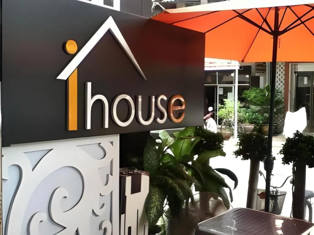 NEW iHouse Hotel