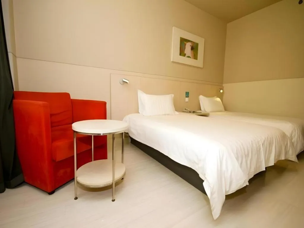 Bed in Jinjiang Inn Xian Mingguang Road