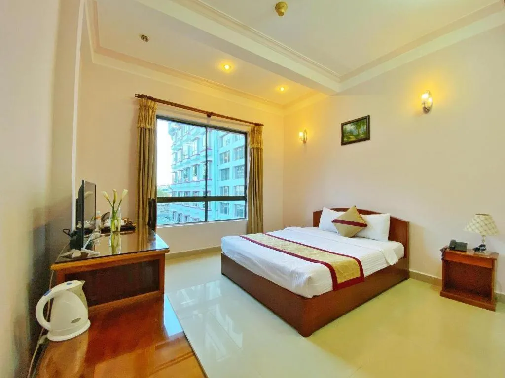 Bed in Gold Night Hotel