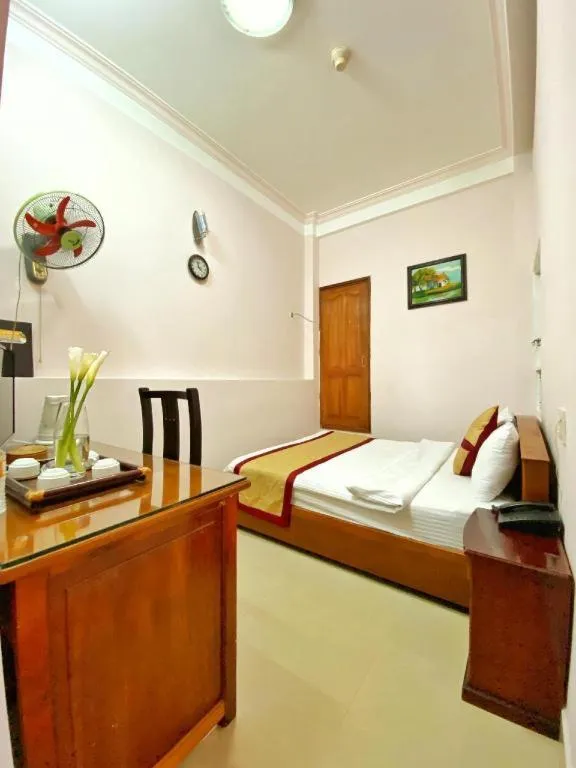 Bed in Gold Night Hotel