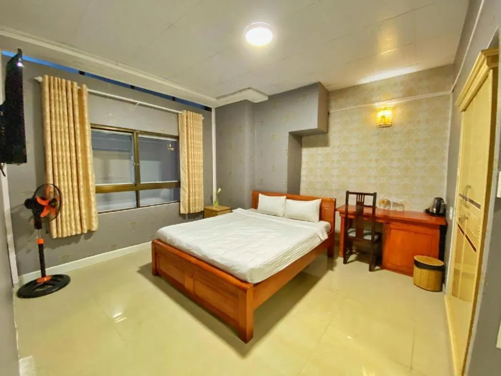 Bed in Gold Night Hotel