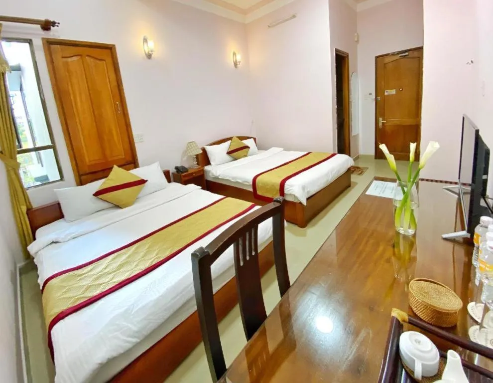 Bed in Gold Night Hotel