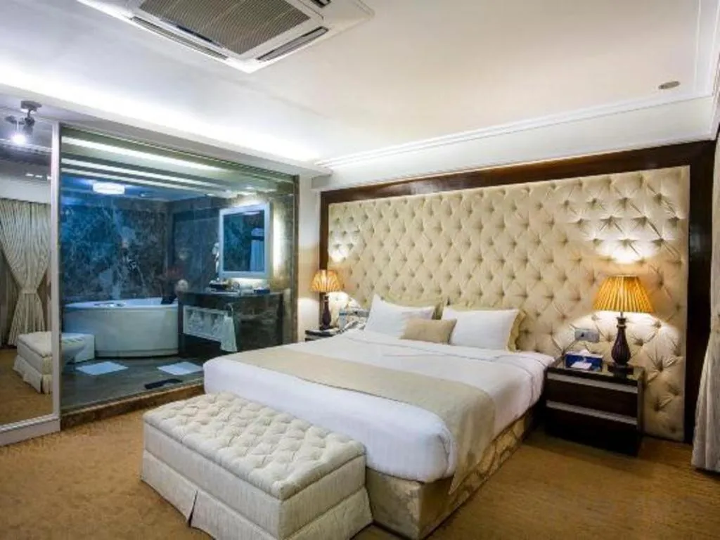 Bed in Hotel Agrabad