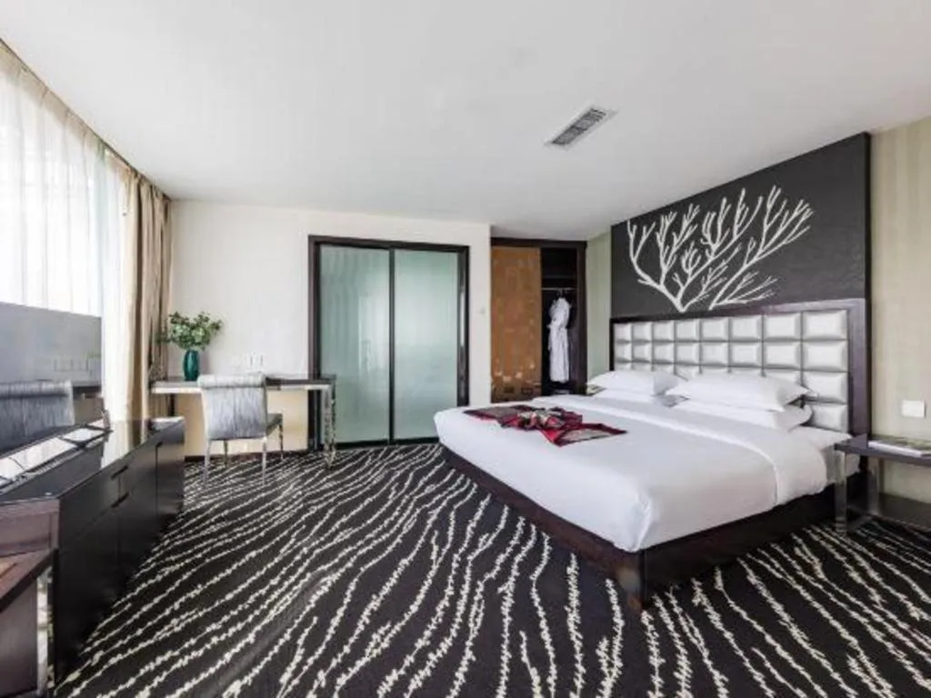 Bed in Kunming Long Way Hotel