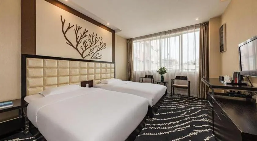 Bed in Kunming Long Way Hotel