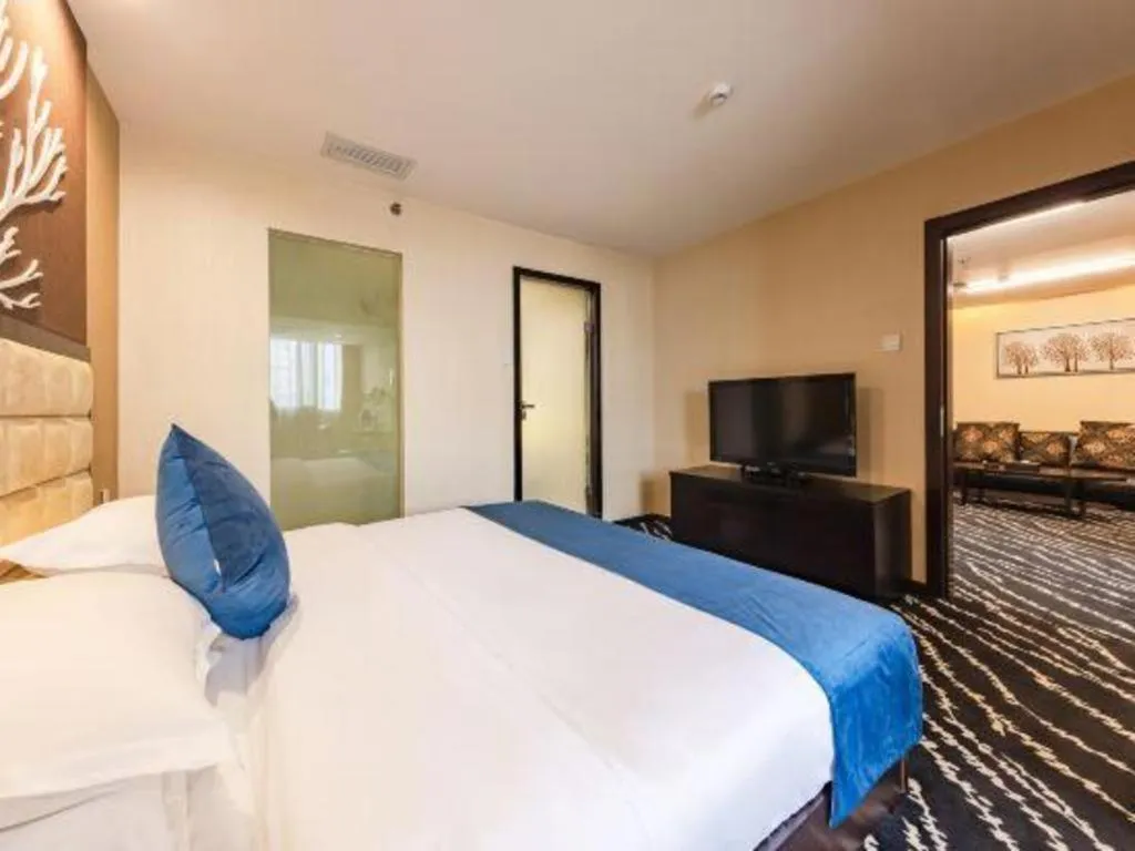 Bed in Kunming Long Way Hotel