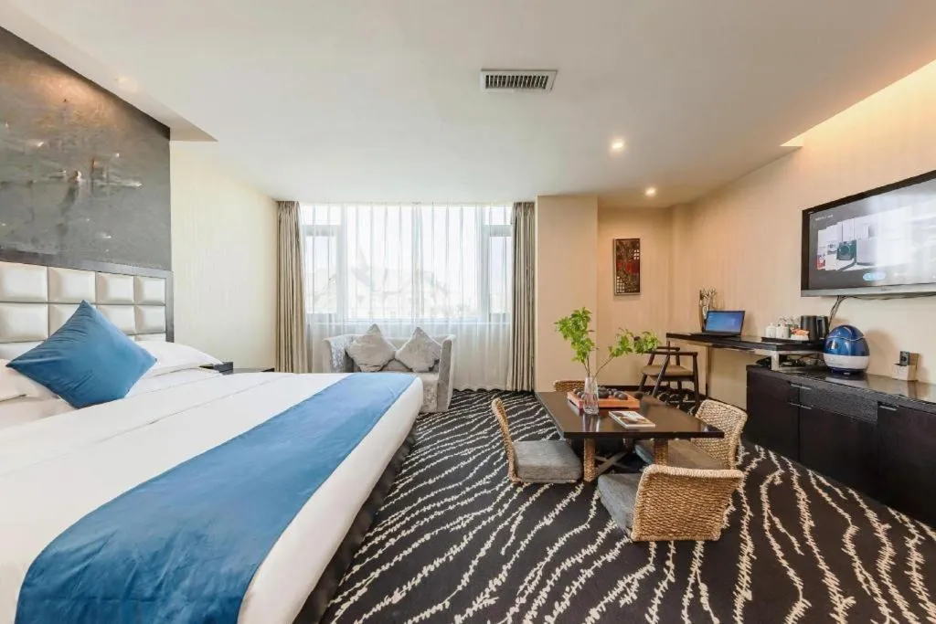 Bed in Kunming Long Way Hotel