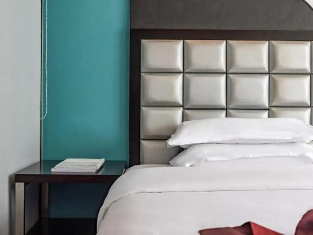 Bed in Kunming Long Way Hotel