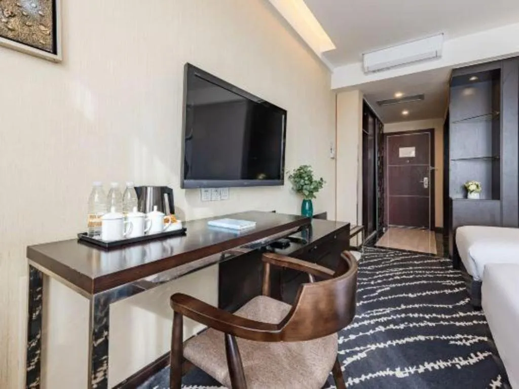 Kunming Long Way Hotel