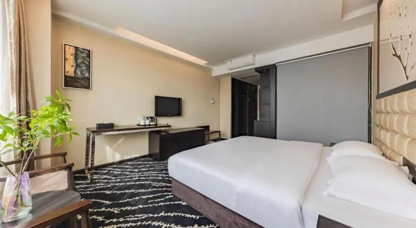 Bed in Kunming Long Way Hotel