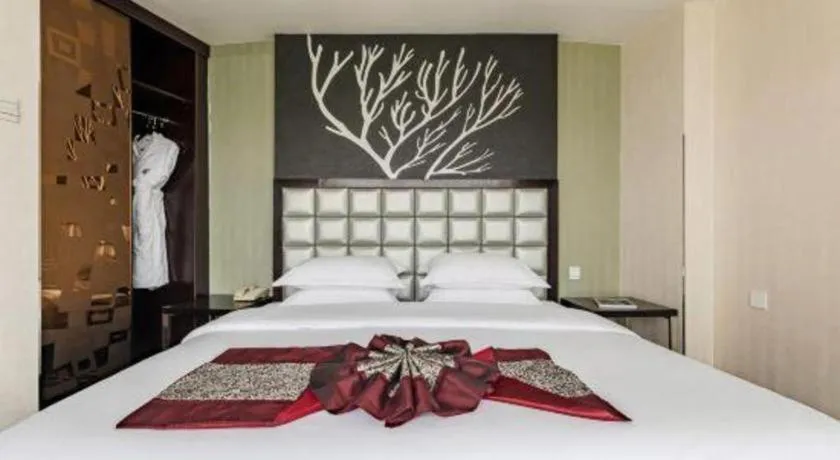 Bed in Kunming Long Way Hotel