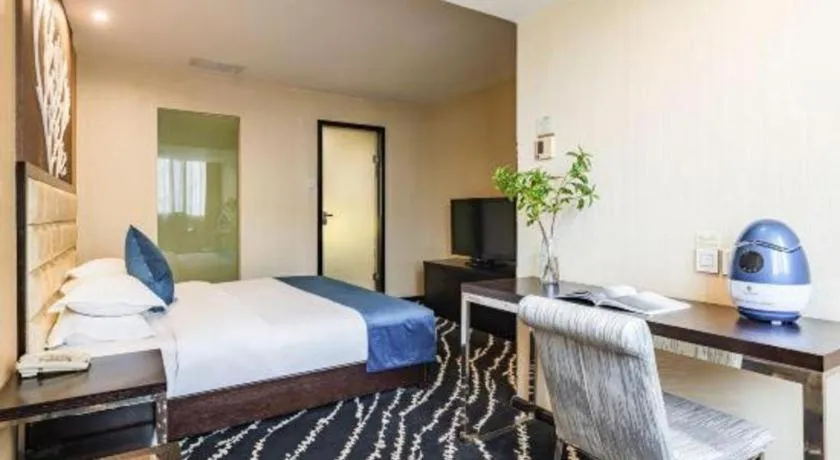 Bed in Kunming Long Way Hotel