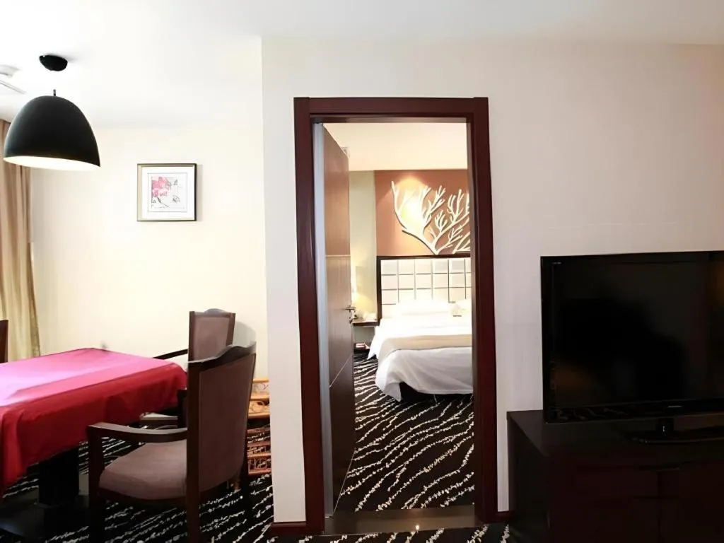 Kunming Long Way Hotel