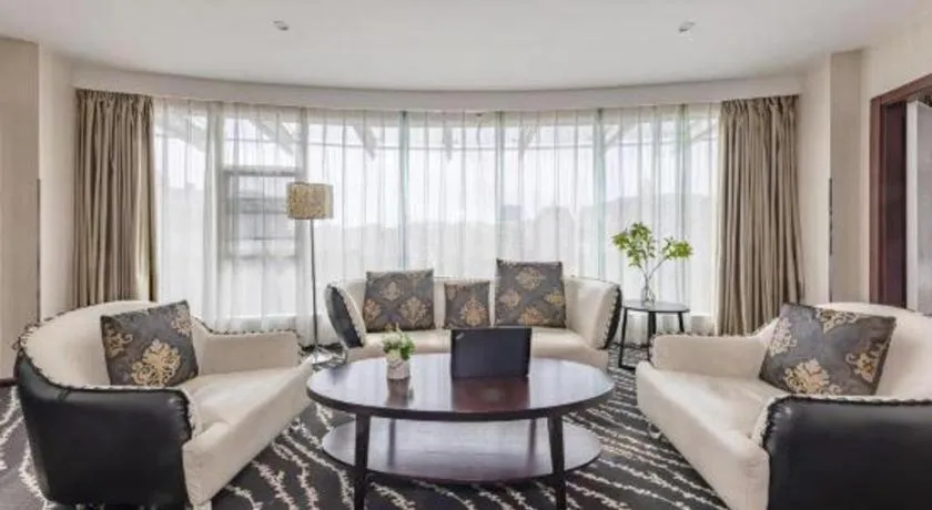 Kunming Long Way Hotel