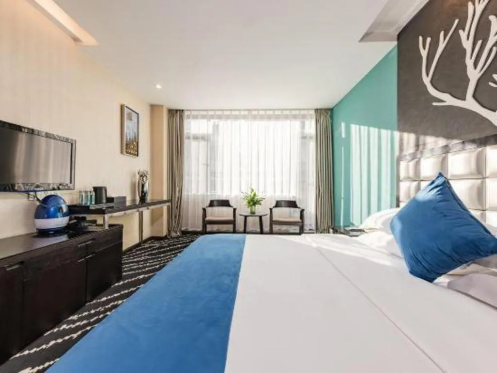 Bed in Kunming Long Way Hotel