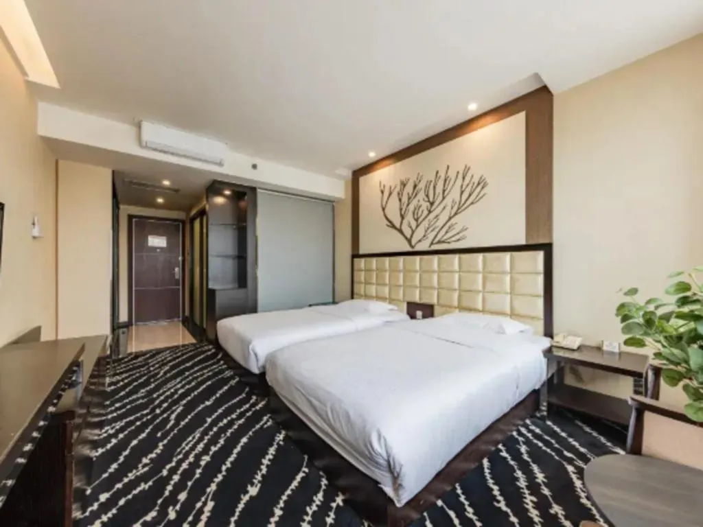 Bed in Kunming Long Way Hotel