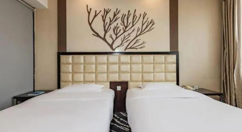 Bed in Kunming Long Way Hotel