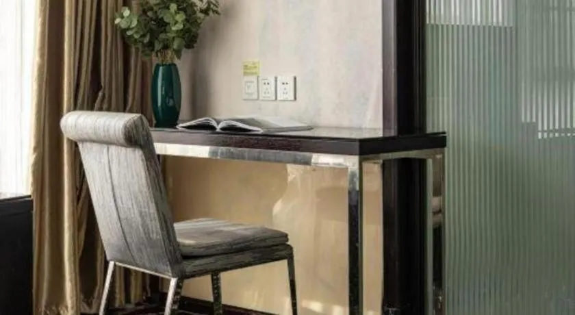 Kunming Long Way Hotel