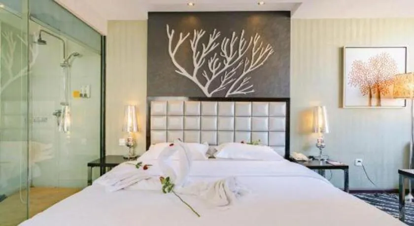 Bed in Kunming Long Way Hotel