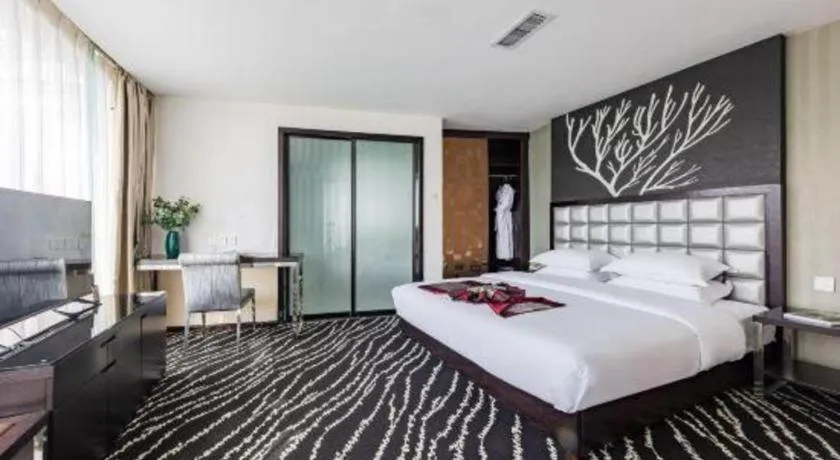 Bed in Kunming Long Way Hotel