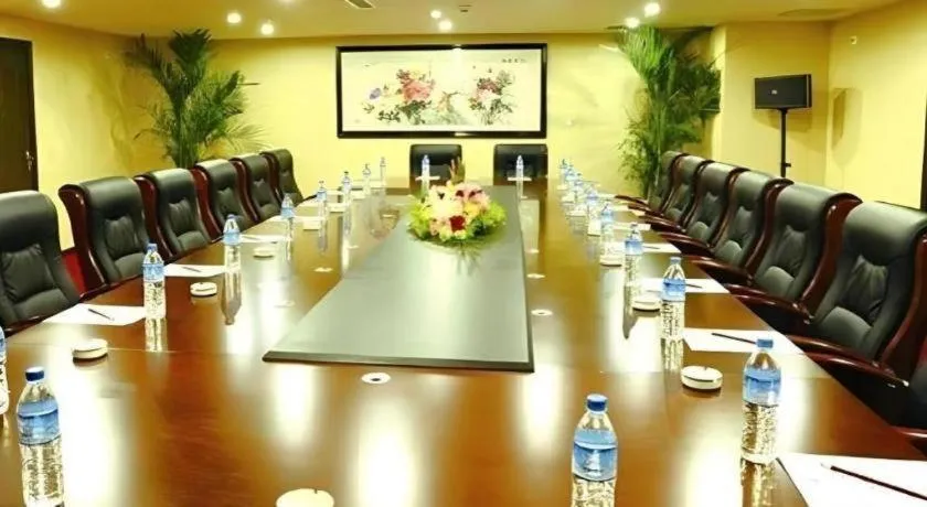 Kunming Long Way Hotel