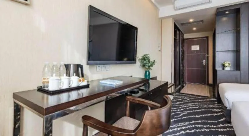 Kunming Long Way Hotel