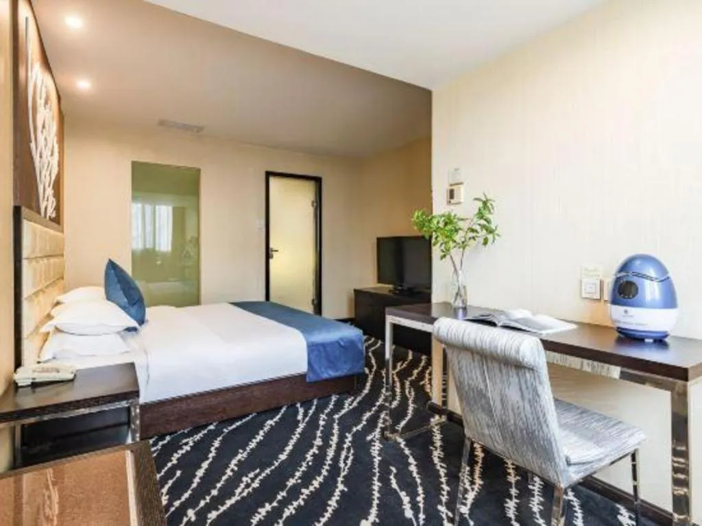 Bed in Kunming Long Way Hotel