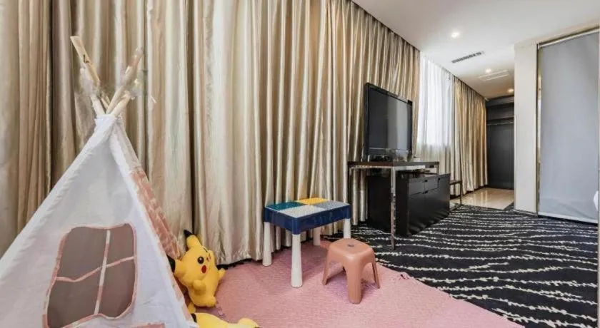 Bed in Kunming Long Way Hotel