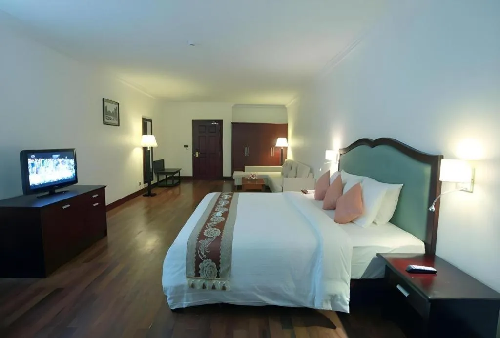 Bed in Sokhalay Angkor Residence and Spa