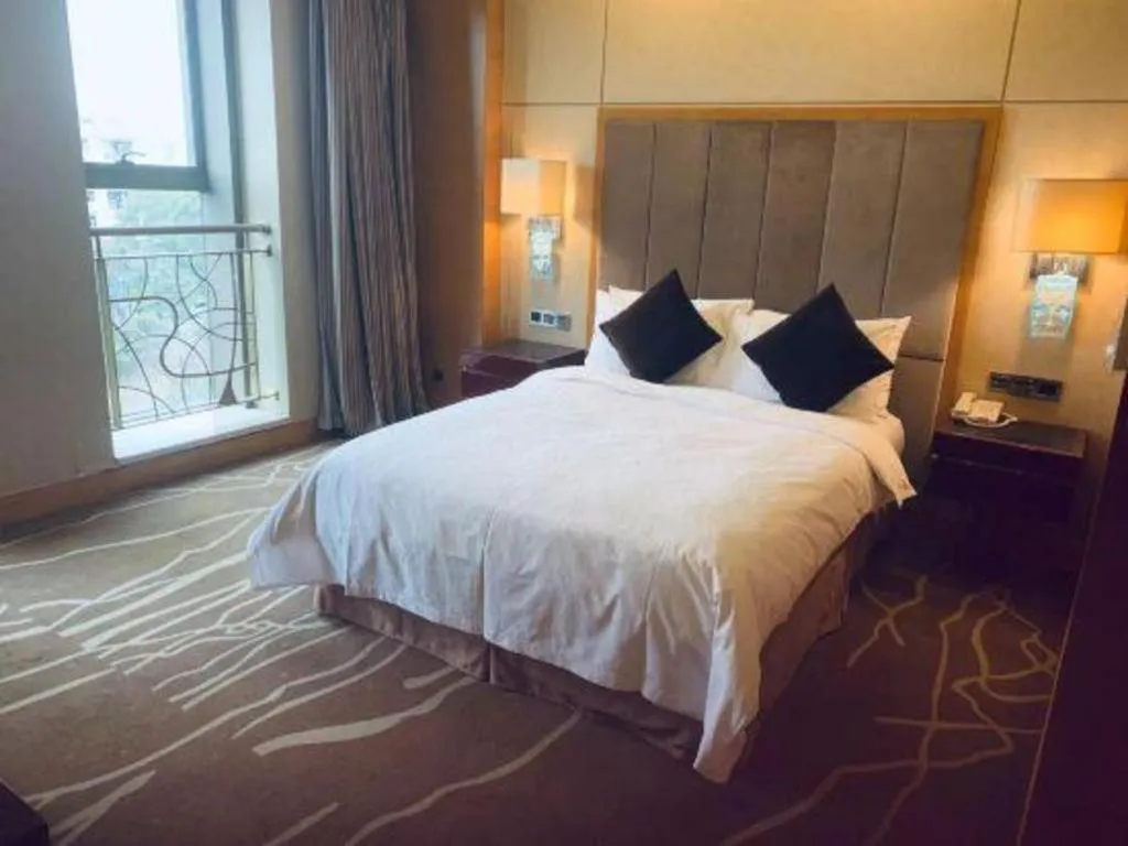 Bed in Gardenview Hotel