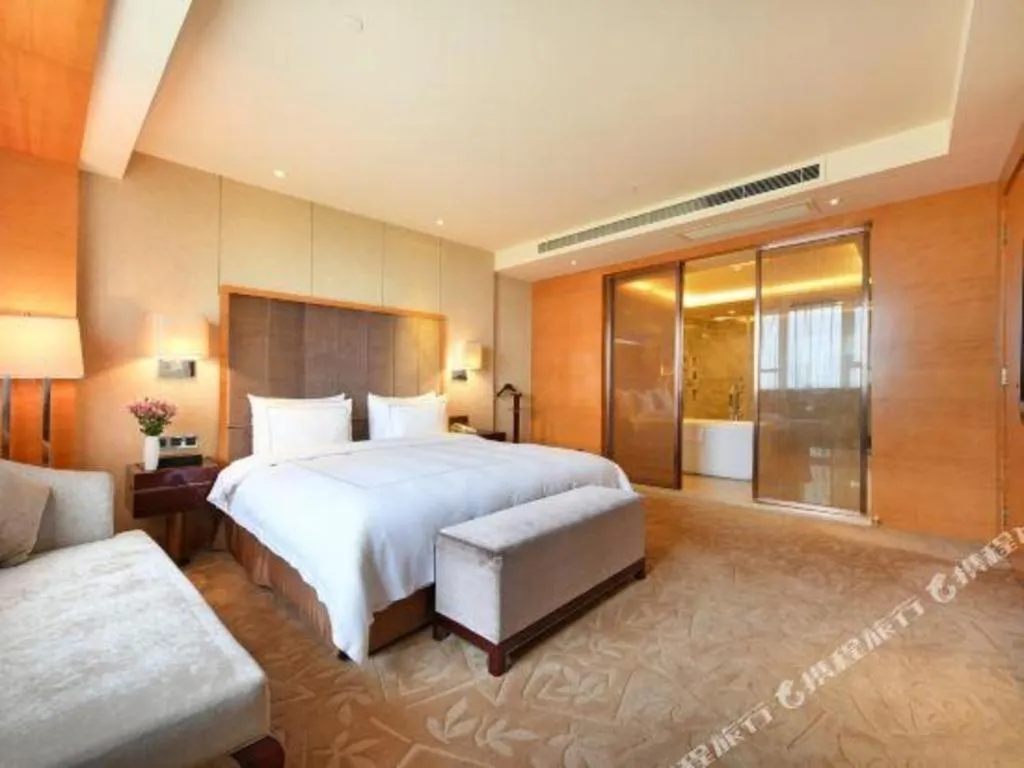 Bed in Gardenview Hotel