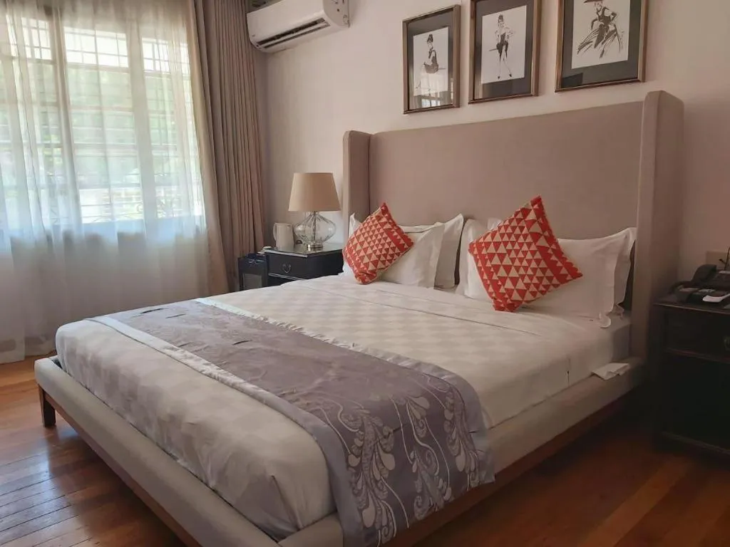 Bed in Avenue Suites