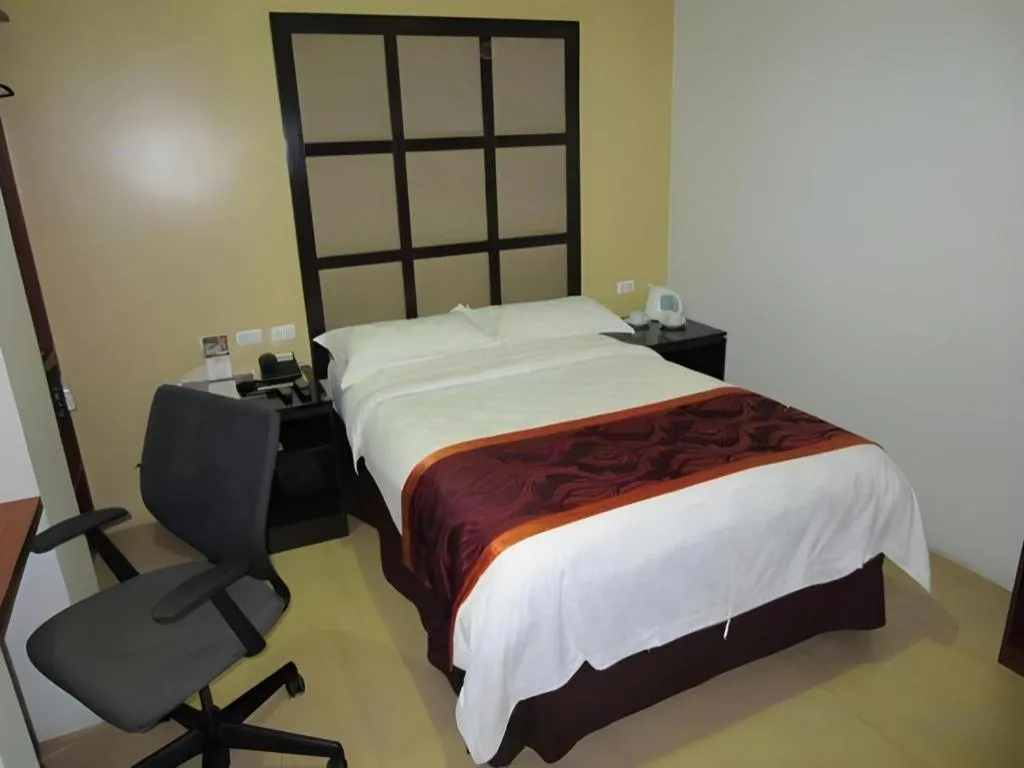 Bed in Avenue Suites