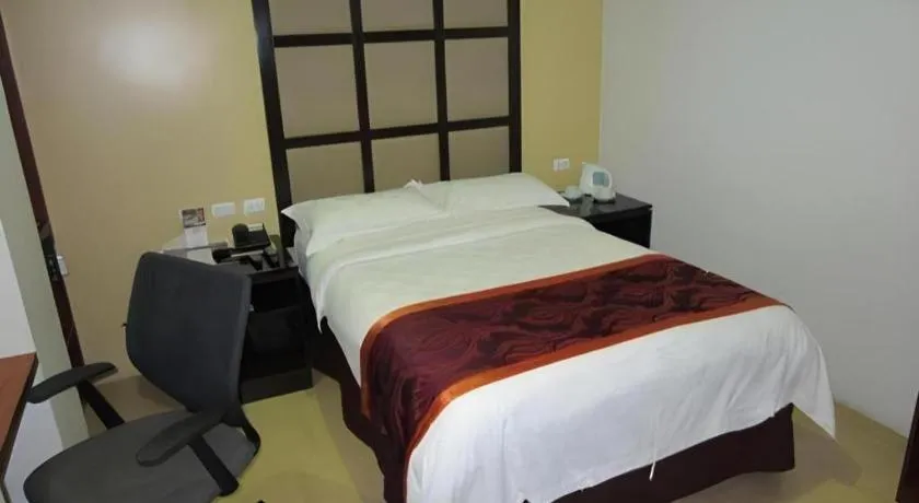 Bed in Avenue Suites