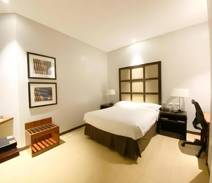 Bed in Avenue Suites