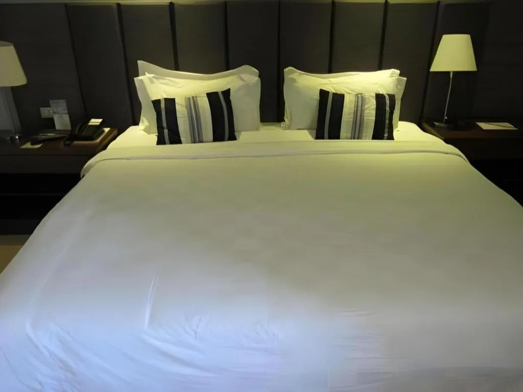 Bed in Avenue Suites
