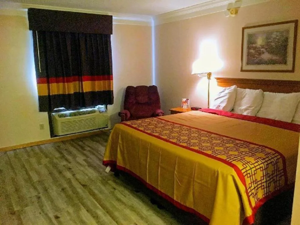 Bed in Americas Best Value Inn & Suites Thief River Falls