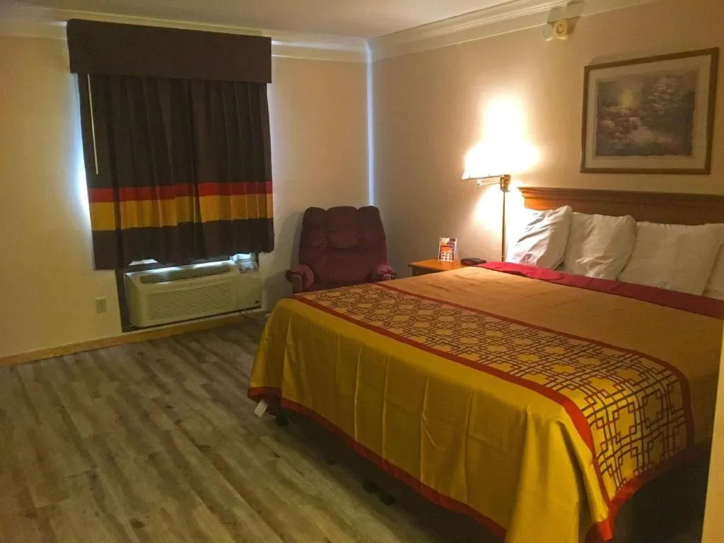 Bed in Americas Best Value Inn & Suites Thief River Falls