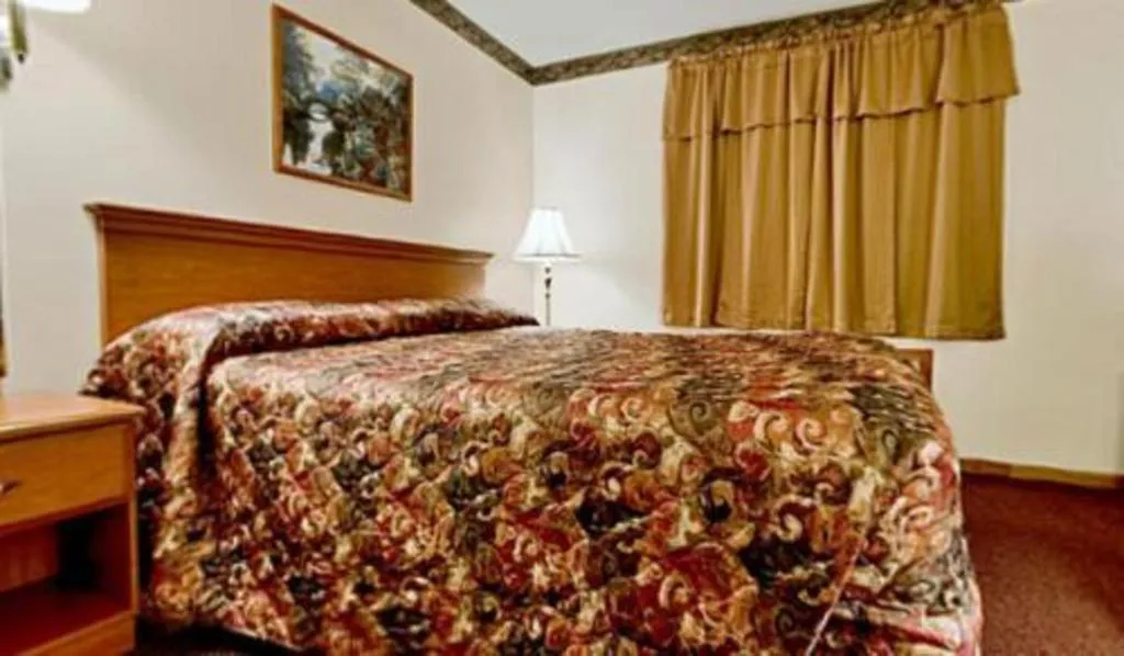 Bed in Americas Best Value Inn & Suites Thief River Falls