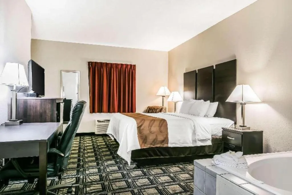 Bed in Suburban Studios Mason Hwy 42