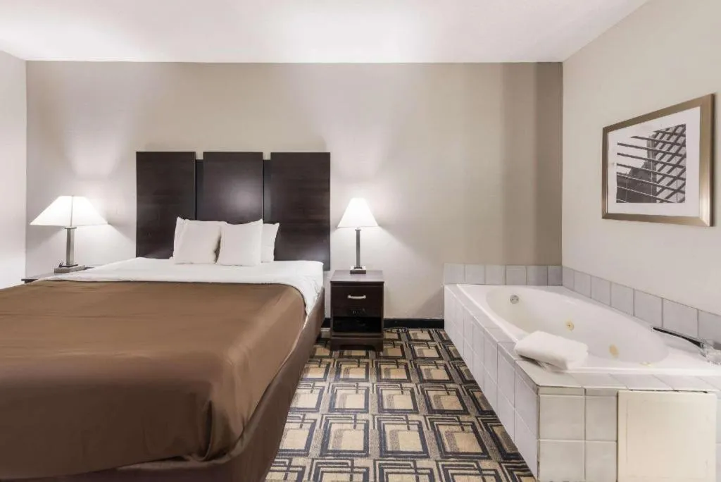 Bed in Suburban Studios Mason Hwy 42