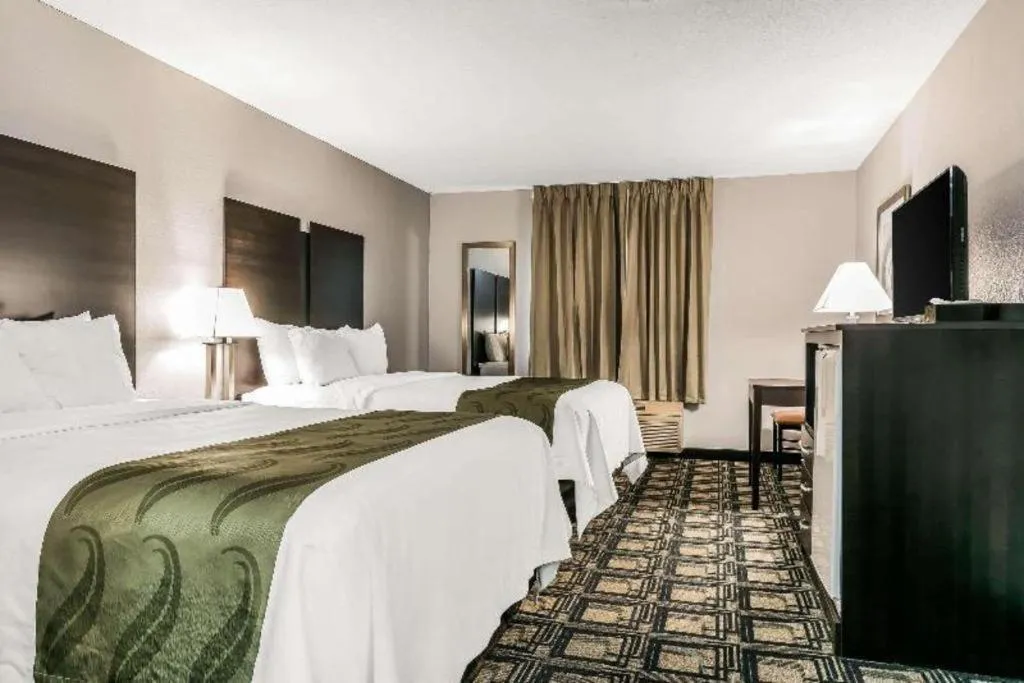 Bed in Suburban Studios Mason Hwy 42