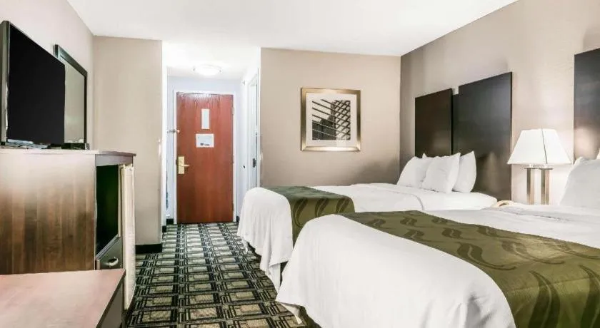 Bed in Suburban Studios Mason Hwy 42