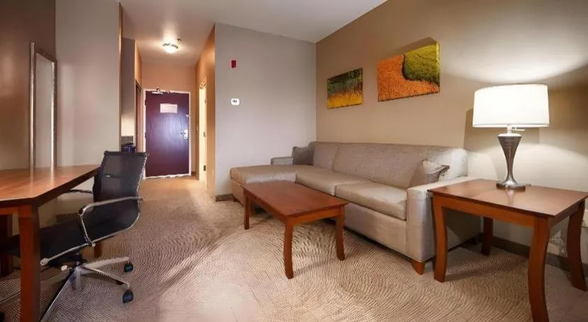 Green Mill Village Hotel & Suites, BW Signature Collection