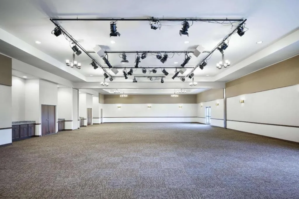 Green Mill Village Hotel & Suites, BW Signature Collection