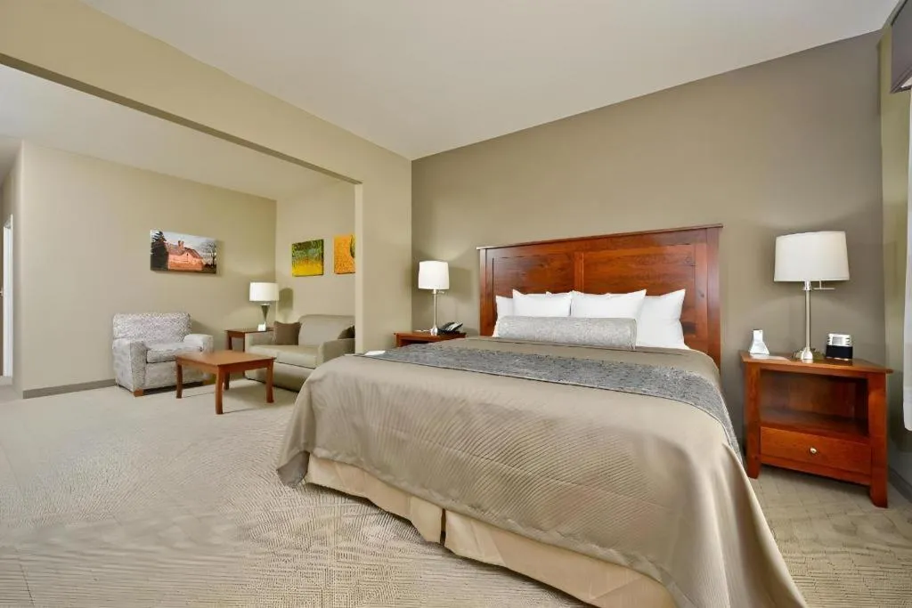 Bed in Green Mill Village Hotel & Suites, BW Signature Collection