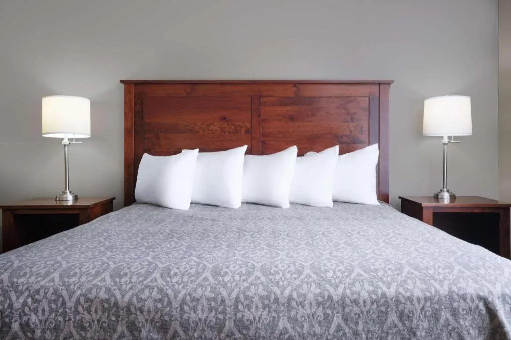 Bed in Green Mill Village Hotel & Suites, BW Signature Collection