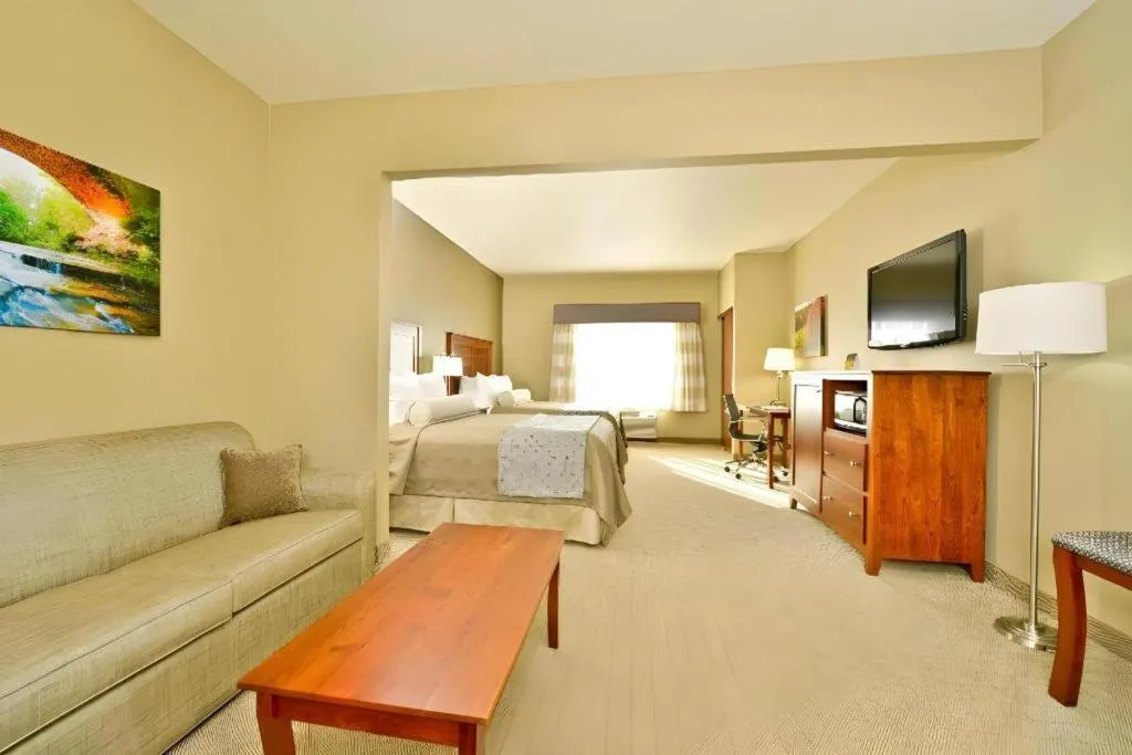 Bed in Green Mill Village Hotel & Suites, BW Signature Collection