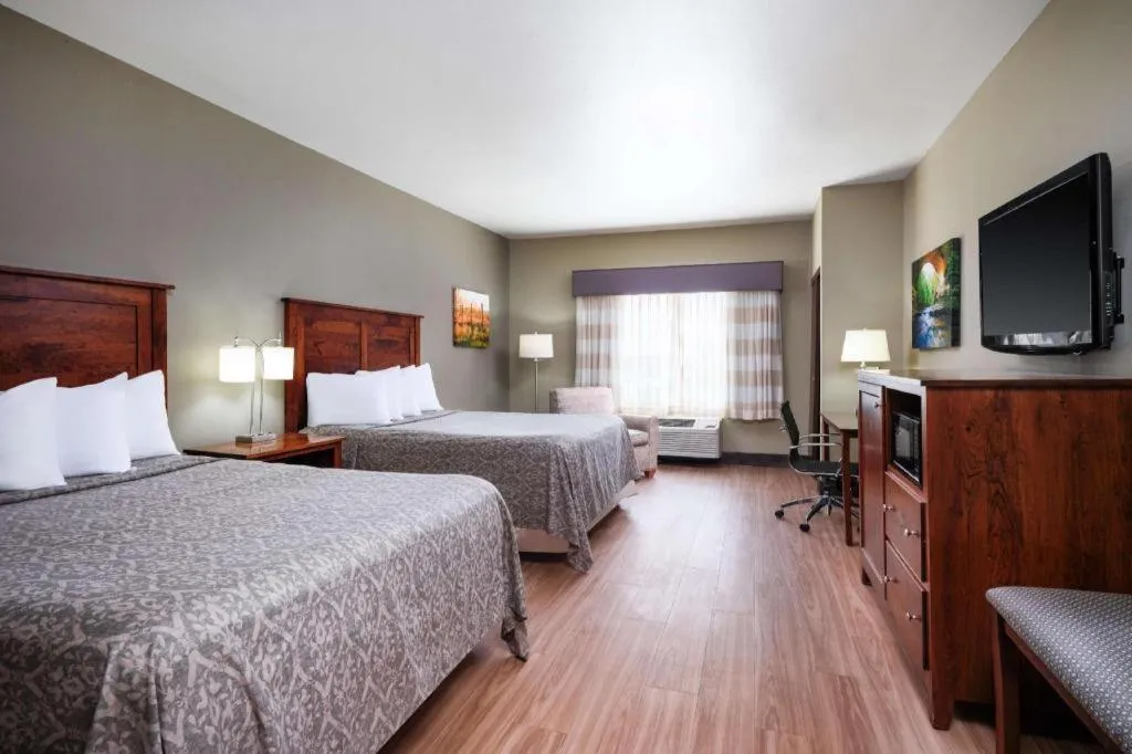 Bed in Green Mill Village Hotel & Suites, BW Signature Collection